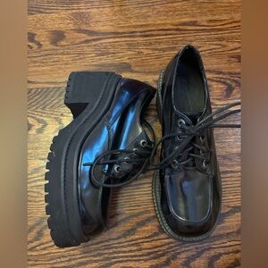 UNIF Penny Shoe, Heeled Oxford Shoe, Black patent leather,